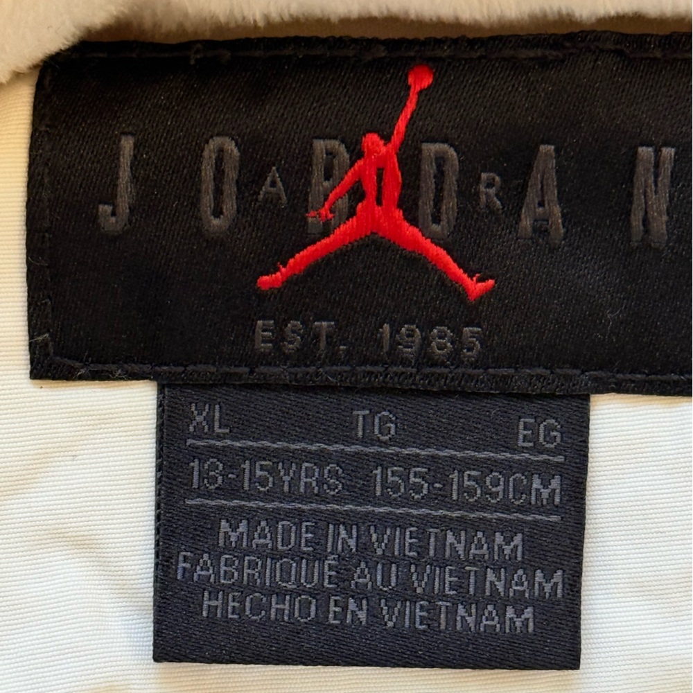 Nike Jordan White Puffer  Jscket with Tan Hood ,Unisex NWOT size XL YOUTH - Picture 15 of 16